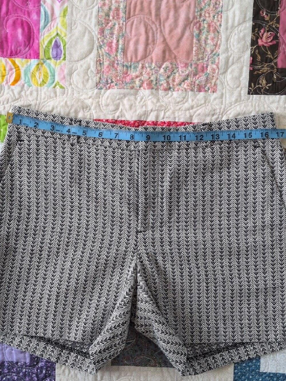 Banana Republic Black and White Chevron Shorts - Picture 8 of 11